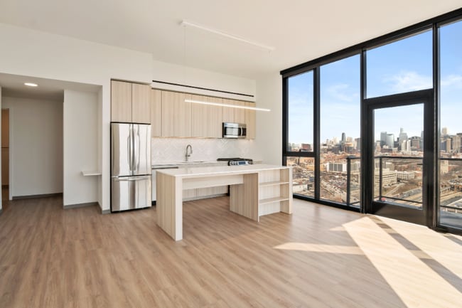 Building Photo - 510 S Damen Ave
