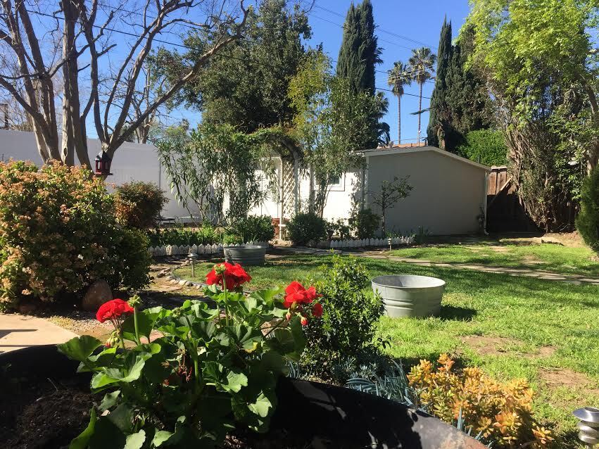 outside of guest house - 5649 Stansbury Ave