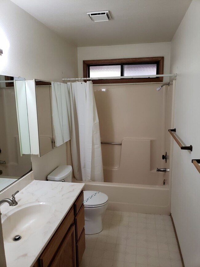 Foto del edificio - 3 BED 2 BATH HOUSE OFF VICTOR AVE