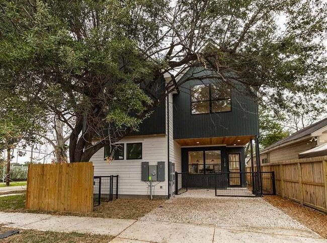 Building Photo - 316 N Everton St