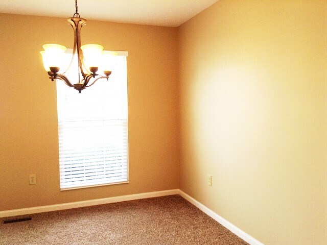 Building Photo - 545 Weeping Willow Lane
