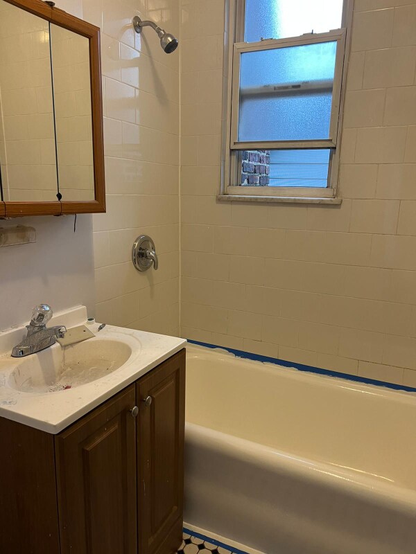 Foto del edificio - 689 Sanford Ave