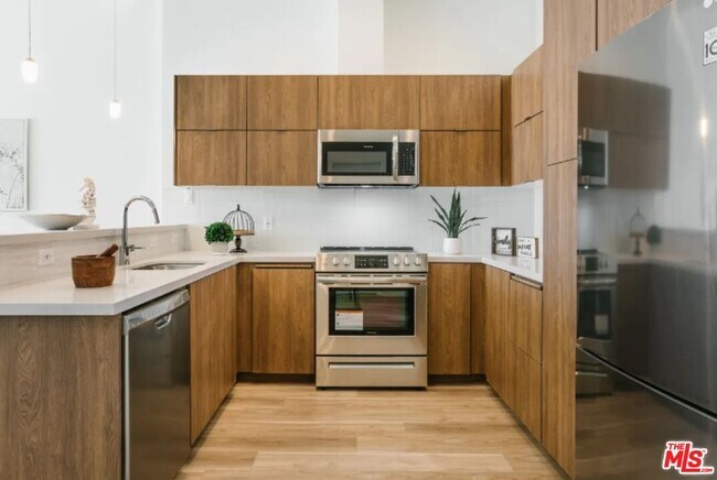 Foto del edificio - 3100 W 8th St