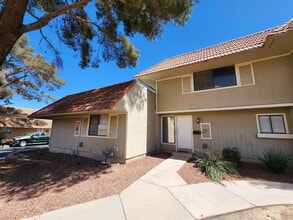 Building Photo - 2551 Paradise Village Way
