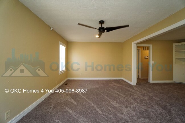 Building Photo - Stylish, Updated 2 Bedroom House! Move-in ...