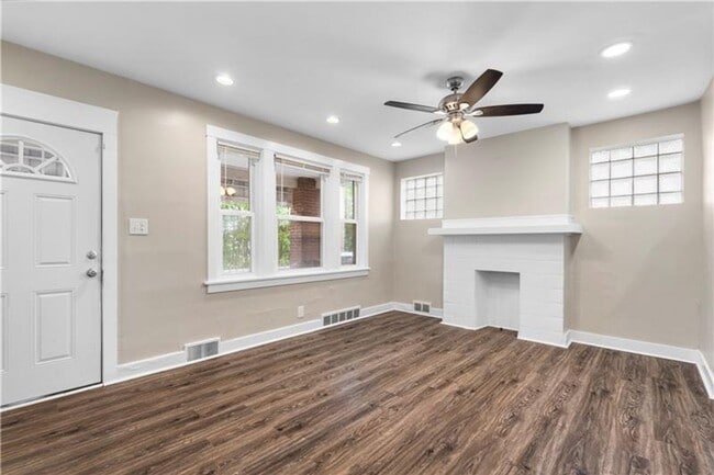 Photo - Tucked-Away 3bed 1 bath Treasure with City Perks Just Minutes Away House