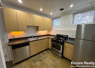 Building Photo - 72 Frankfort St