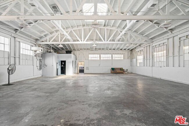 Building Photo - 2618 E 54th St