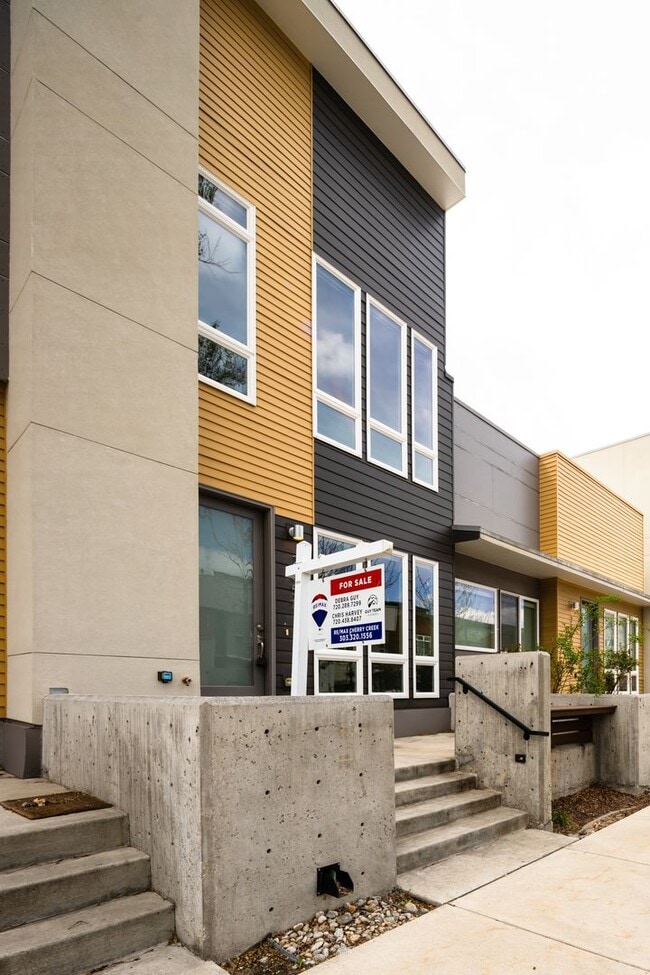 Foto del edificio - Modern 3 bed / 4 bath, 3 story townhome!