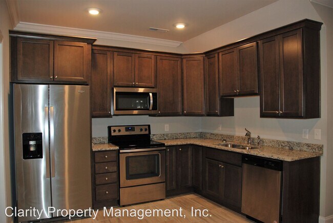 Building Photo - 2 br, 1.5 bath House - 300 Savannah Ave NE**