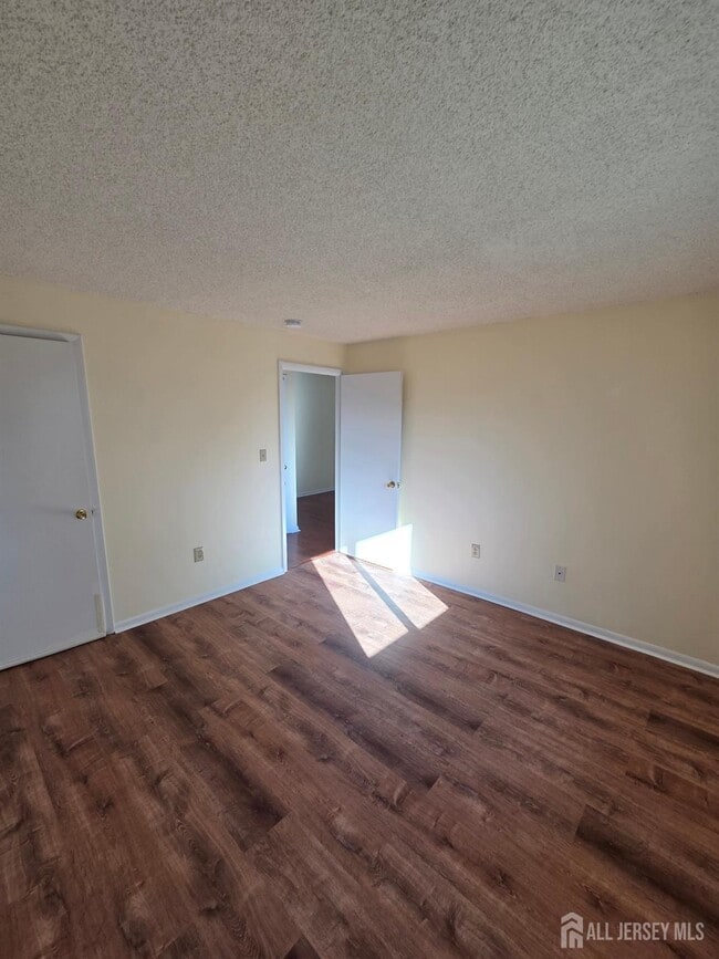 Building Photo - 5012 Ravens Crest Dr