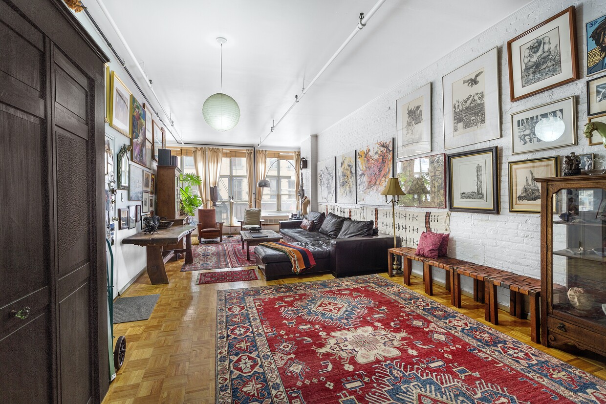 Primary Photo - LOFT LIFE in SOHO