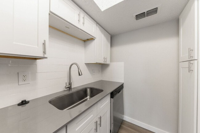 Building Photo - Meadows on Amanda Lane