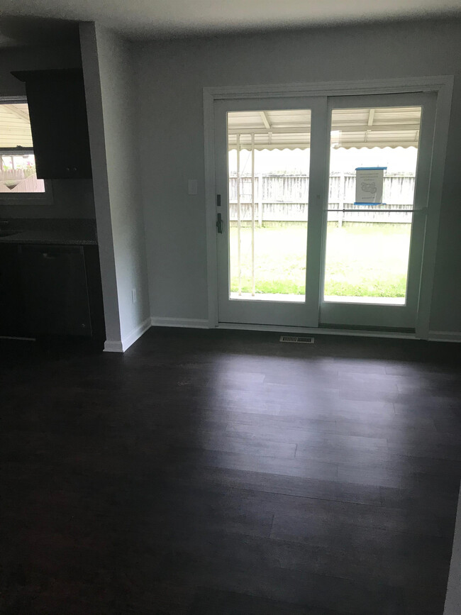 Foto del edificio - 9424 Windpine Rd