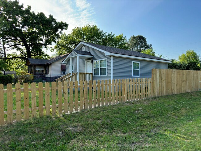 Foto del edificio - * Move-In Special * Cozy 2 Bedroom 1 Bathr...