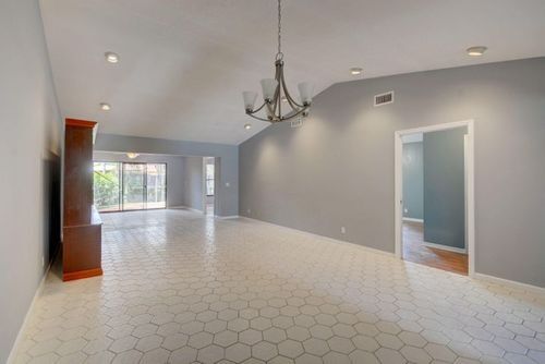 Building Photo - 865 Lantern Tree Ln