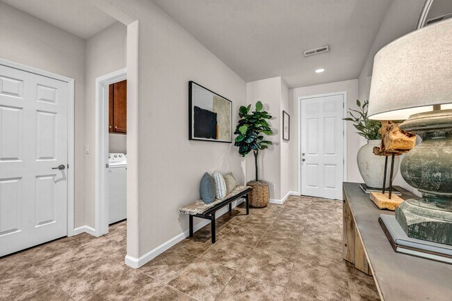 Foto del edificio - 10740 Cedar Rock Dr