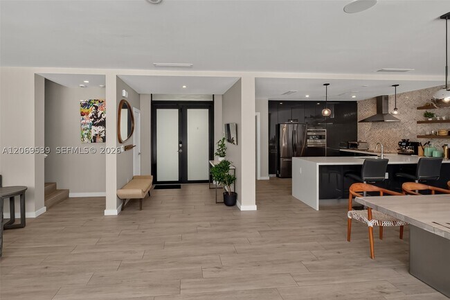 Building Photo - 8670 Arboretum Ln