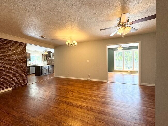 Foto del edificio - 1481 Hampton Ct
