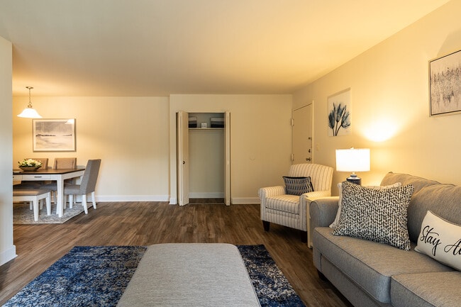 Building Photo - Woodridge Apartments