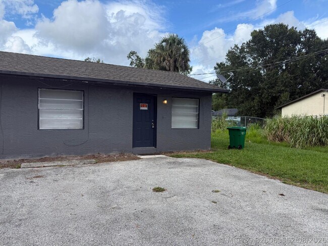 Foto del edificio - 5006 Sanibel Ave