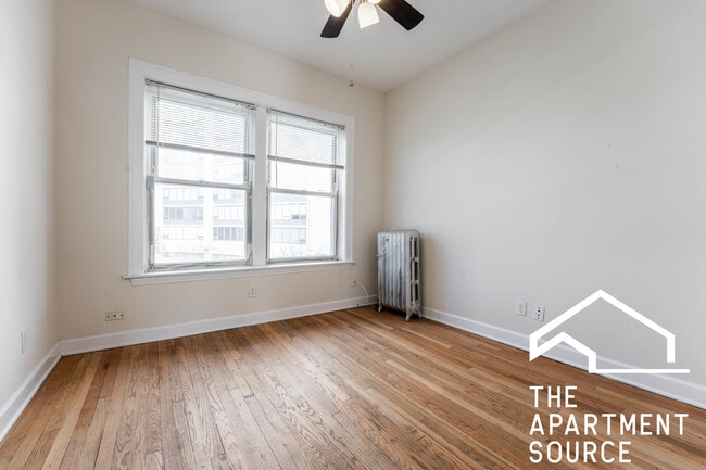 Foto del edificio - 3926 N Pine Grove Ave