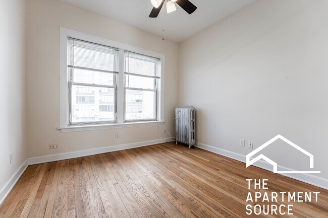 Building Photo - 3926 N Pine Grove Ave