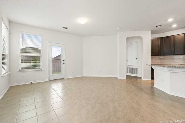 Foto del edificio - 246 W Flowing River Dr