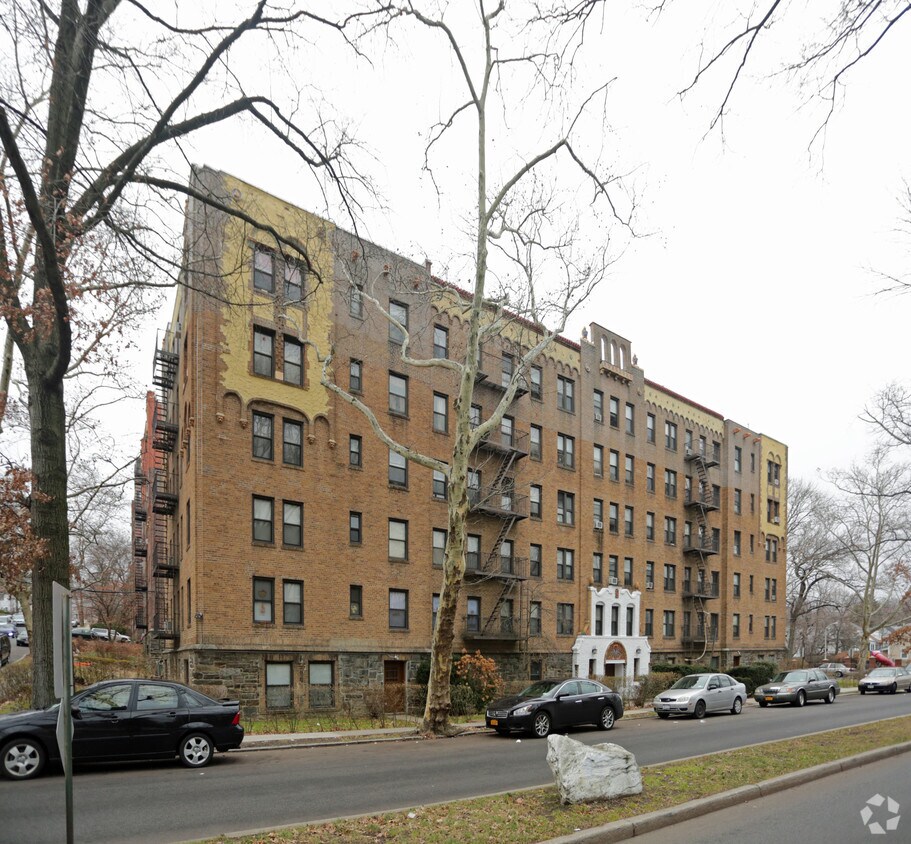 Primary Photo - 56 Sheridan Ave
