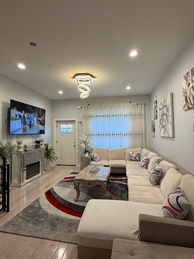 Move-In Ready 4BR Home in the Heart of Port Richmond! - Move-In Ready 4BR Home in the Heart of Port Richmond!