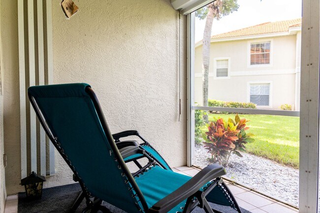 Building Photo - ** SEASONAL ** 2 BED/2 BATH LAKE VIEW COND...