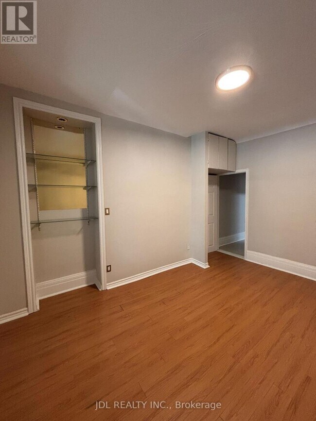 Photo du bâtiment - 593 Bathurst St