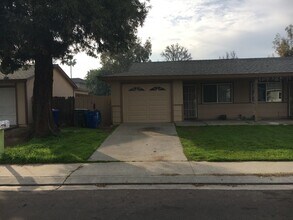 Building Photo - 2714 Pyramid Ave