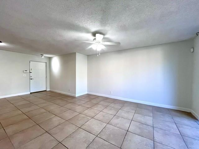Foto del edificio - 5681 Riverside Dr