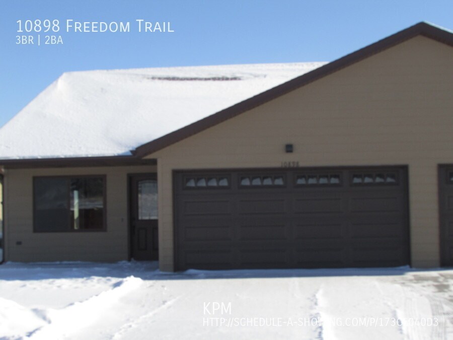 Foto principal - 3 BEDROOM | 2 BATH | GARAGE | NEWER TOWNHO...