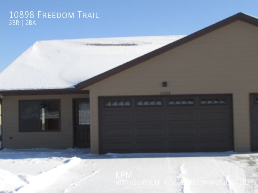 Primary Photo - 3 BEDROOM | 2 BATH | GARAGE | NEWER TOWNHO...