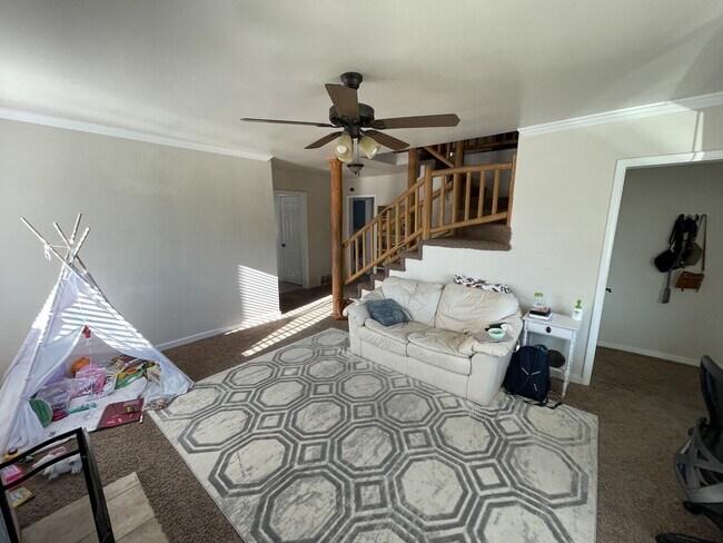 Foto del edificio - Upstairs 1157