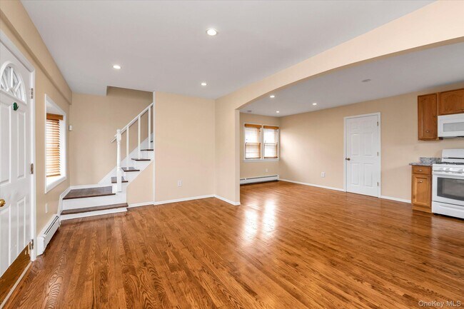 Building Photo - 13 7th St