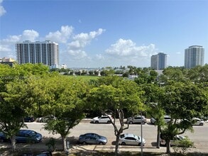 Building Photo - 1801 S Treasure Dr