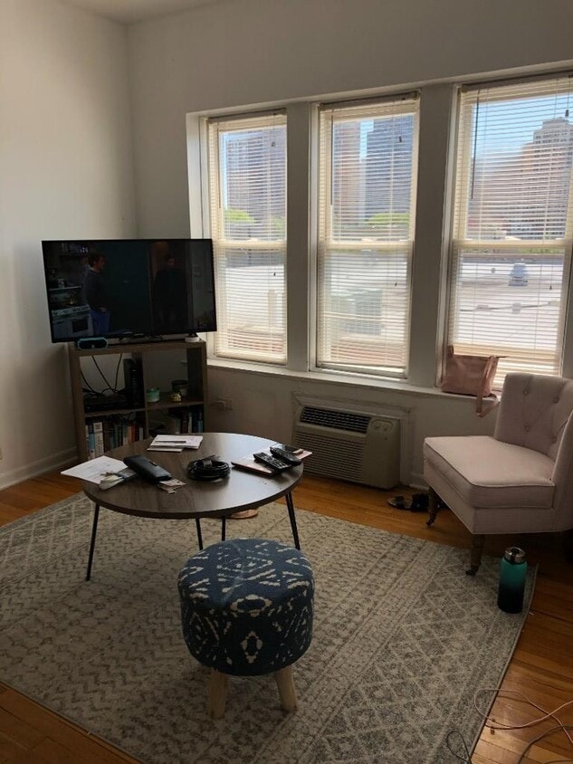 Primary Photo - 505 W Deming Pl
