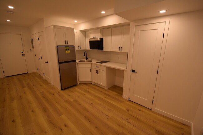 Estudio 109 - 3960 Carpenter Ave