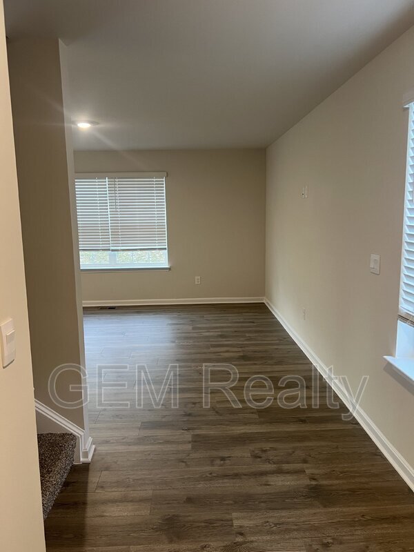 Building Photo - 3275 White Tail Drive