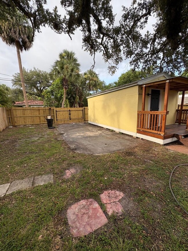 Building Photo - 810 Citrus Ave