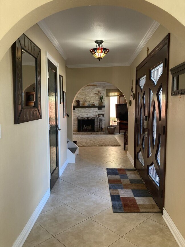 Building Photo - Relaxing Condo just steps away from the be...