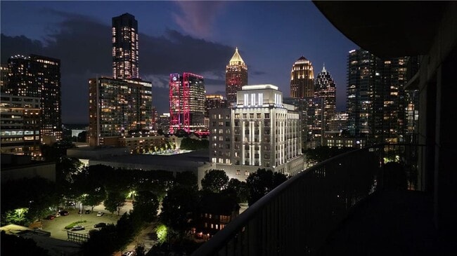 Building Photo - 943 Peachtree St NE