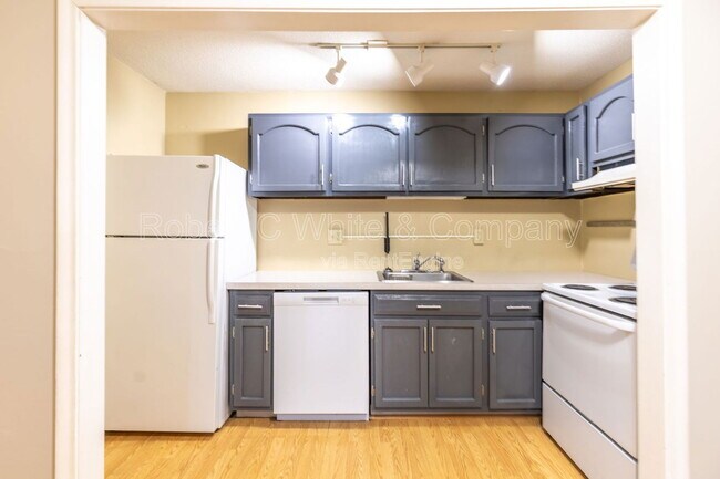 Foto del edificio - 7 F Country Squire Dr