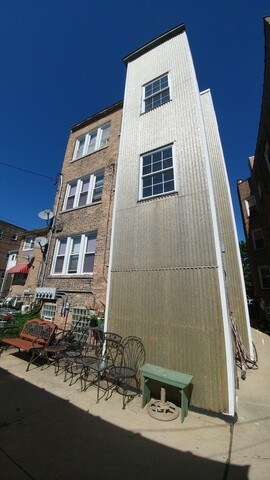 Foto del edificio - 6444 N Washtenaw Ave