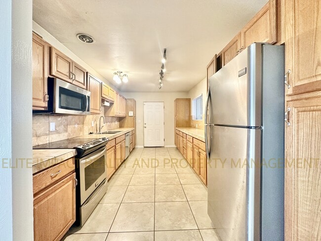 Building Photo - 8338 E Julia St