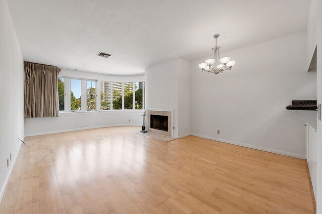 Foto del edificio - 1111 Bay Street #205