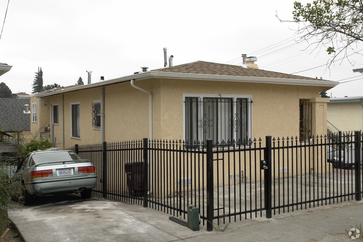 Building Photo - 2100 13th Ave